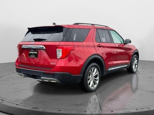 Rapid Red Metallic Tinted Clearcoat 2023 Ford Explorer XLT