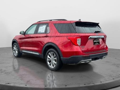 Rapid Red Metallic Tinted Clearcoat 2023 Ford Explorer XLT