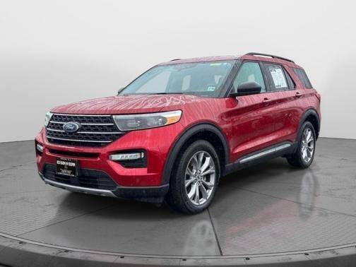 Rapid Red Metallic Tinted Clearcoat 2023 Ford Explorer XLT