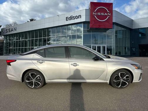 2023 Nissan Altima SR FWD