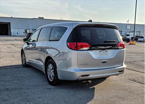 2022 Chrysler Voyager LX