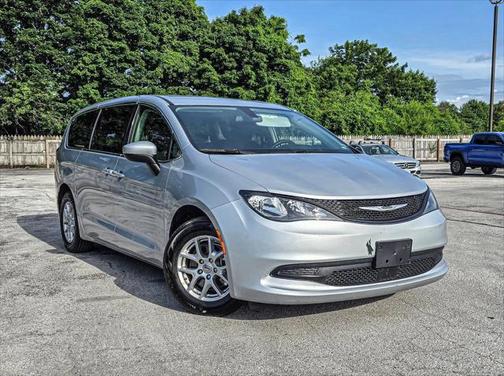 2022 Chrysler Voyager LX