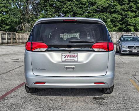 2022 Chrysler Voyager LX