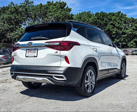 Clear White/Black Roof 2021 Kia Seltos S