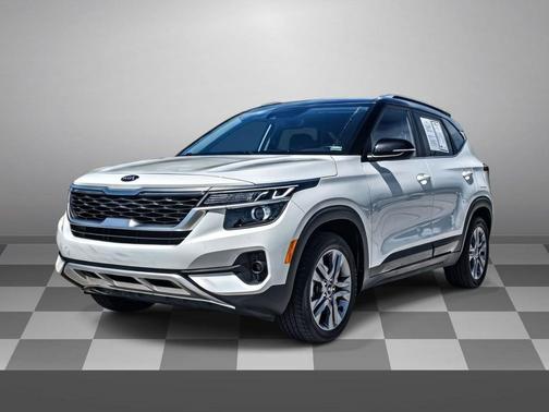 Clear White/Black Roof 2021 Kia Seltos S