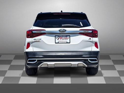 Clear White/Black Roof 2021 Kia Seltos S