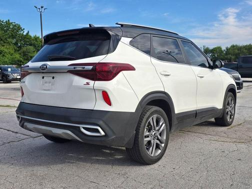 Clear White/Black Roof 2021 Kia Seltos S