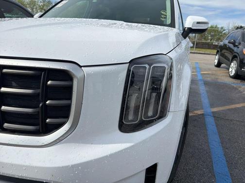 Glacial White Pearl 2025 Kia Telluride S