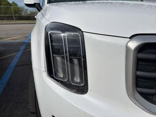 Glacial White Pearl 2025 Kia Telluride S