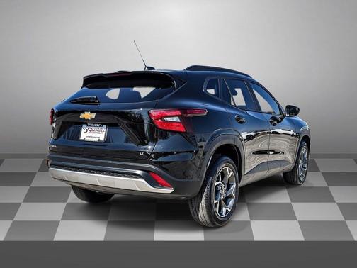 Mosaic Black Metallic 2025 Chevrolet Trax LT