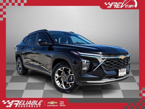 Mosaic Black Metallic 2025 Chevrolet Trax LT