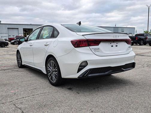 Snow White Pearl 2024 Kia Forte GT-Line