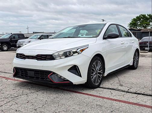 Snow White Pearl 2024 Kia Forte GT-Line