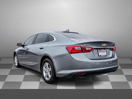Sterling Gray Metallic 2024 Chevrolet Malibu FWD 1LT