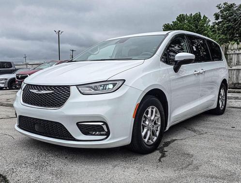 Bright White Clearcoat 2023 Chrysler Pacifica Touring L