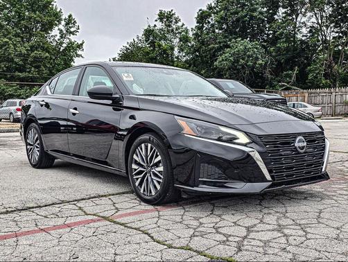 Super Black 2025 Nissan Altima SV FWD