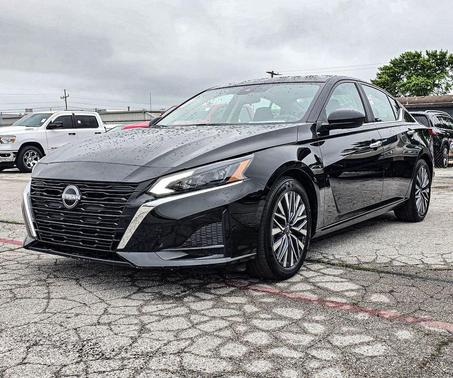 Super Black 2025 Nissan Altima SV FWD