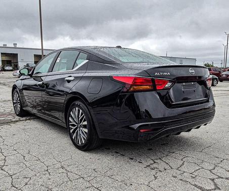 Super Black 2025 Nissan Altima SV FWD