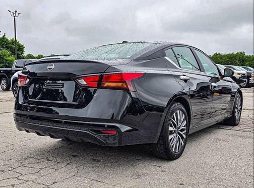 Super Black 2025 Nissan Altima SV FWD