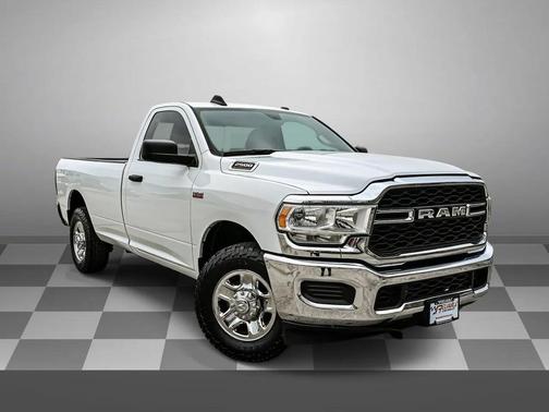 2022 RAM 2500 Tradesman Regular Cab 4x2 8' Box