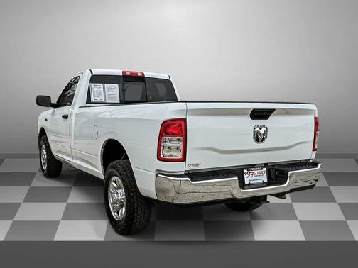 2022 RAM 2500 Tradesman Regular Cab 4x2 8' Box