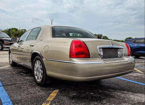 2006 Lincoln Town Car Signature