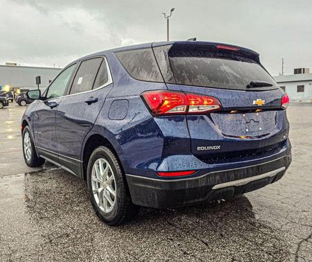 Blue Glow Metallic 2022 Chevrolet Equinox 1LT