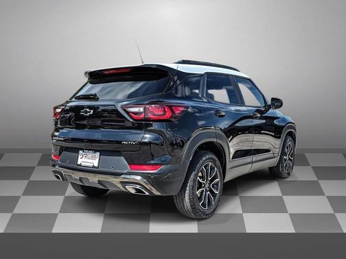 Mosaic Black Metallic 2025 Chevrolet Trailblazer ACTIV