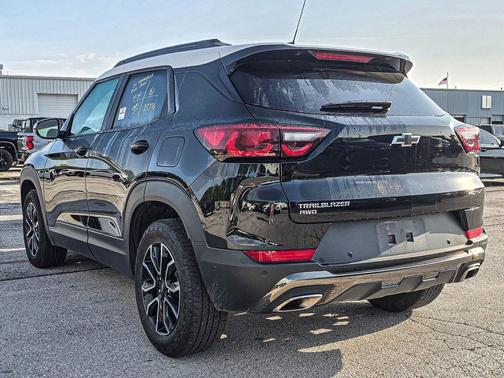 Mosaic Black Metallic 2025 Chevrolet Trailblazer ACTIV