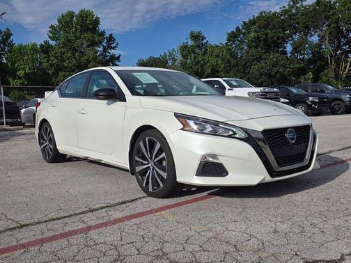 Pearl White Tricoat 2019 Nissan Altima 2.5 SR