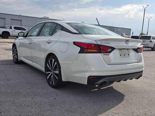 Pearl White Tricoat 2019 Nissan Altima 2.5 SR