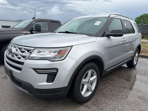 Ingot Silver Metallic 2018 Ford Explorer XLT