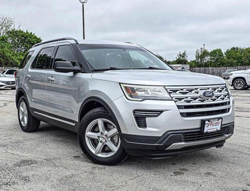 Ingot Silver Metallic 2018 Ford Explorer XLT