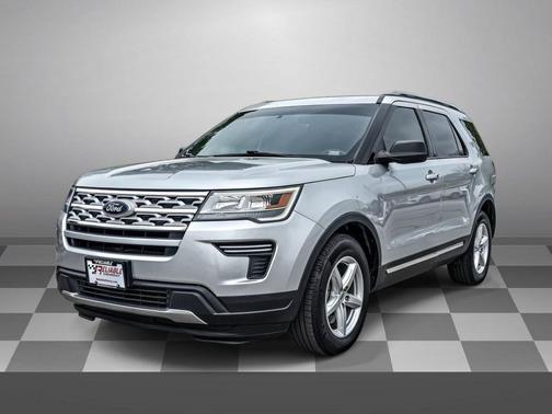 Ingot Silver Metallic 2018 Ford Explorer XLT