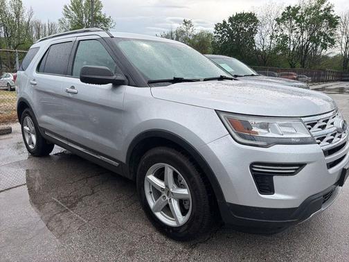 Ingot Silver Metallic 2018 Ford Explorer XLT