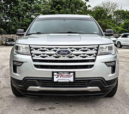 Ingot Silver Metallic 2018 Ford Explorer XLT