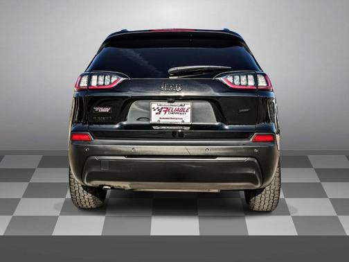 Diamond Black Crystal Pearlcoat 2023 Jeep Cherokee Altitude