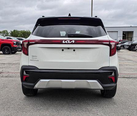 Clear White/Black Roof 2024 Kia Seltos S