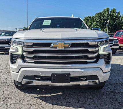 Iridescent Pearl Tricoat 2022 Chevrolet Silverado 1500 High Country