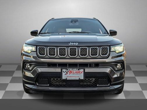 Granite Crystal Metallic Clearcoat 2023 Jeep Compass Latitude
