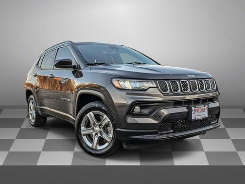 Granite Crystal Metallic Clearcoat 2023 Jeep Compass Latitude
