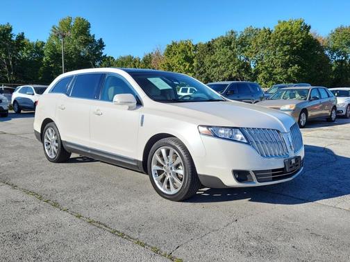 Photo 1 of 11 of 2012 Lincoln MKT EcoBoost