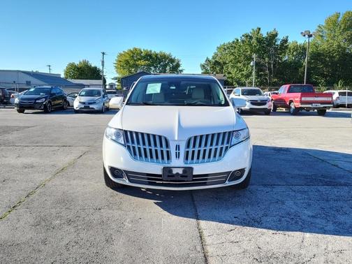 Photo 2 of 11 of 2012 Lincoln MKT EcoBoost