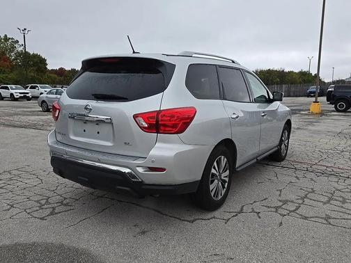2018 Nissan Pathfinder SL