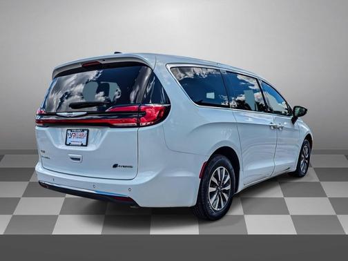 Bright White Clearcoat 2024 Chrysler Pacifica Hybrid Select