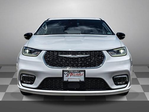 Bright White Clearcoat 2024 Chrysler Pacifica Hybrid Select