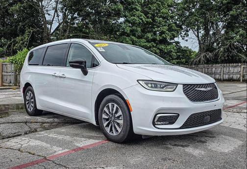 Bright White Clearcoat 2024 Chrysler Pacifica Hybrid Select