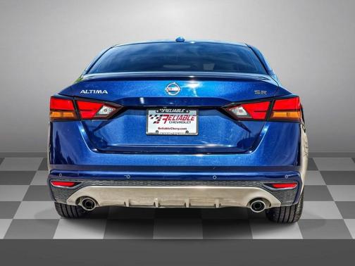 Deep Blue Pearl 2022 Nissan Altima SR FWD