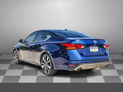 Deep Blue Pearl 2022 Nissan Altima SR FWD