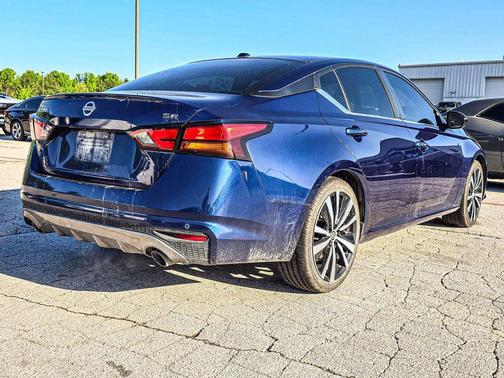 Deep Blue Pearl 2022 Nissan Altima SR FWD
